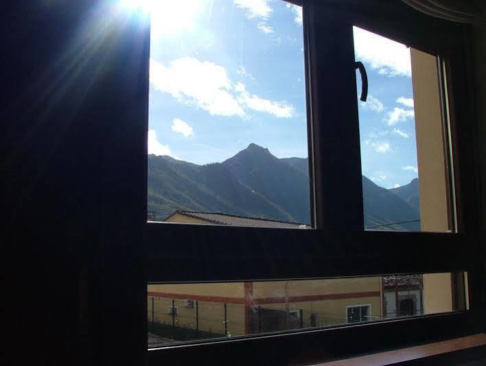 Hotel La Cuna Del Sella Oseja de Sajambre Exteriör bild