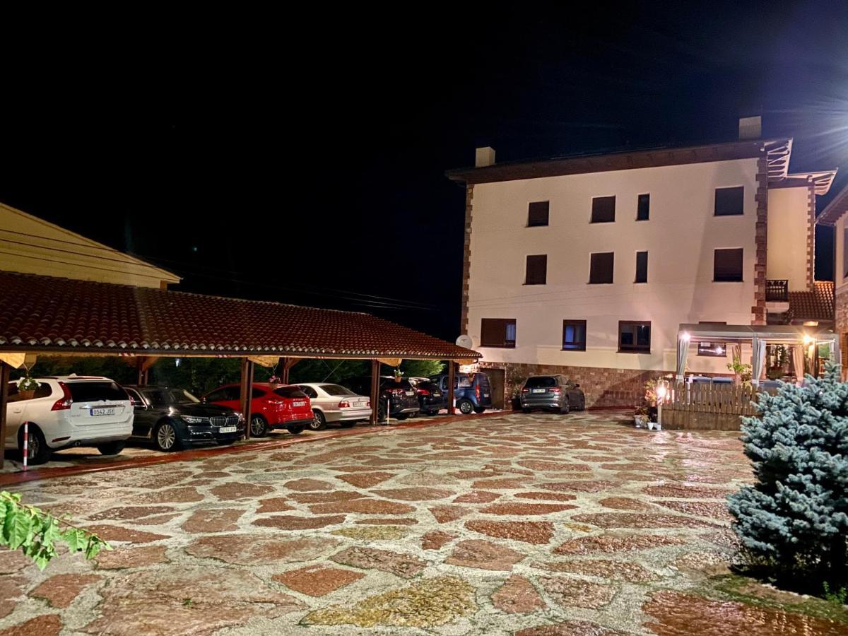 Hotel La Cuna Del Sella Oseja de Sajambre Exteriör bild