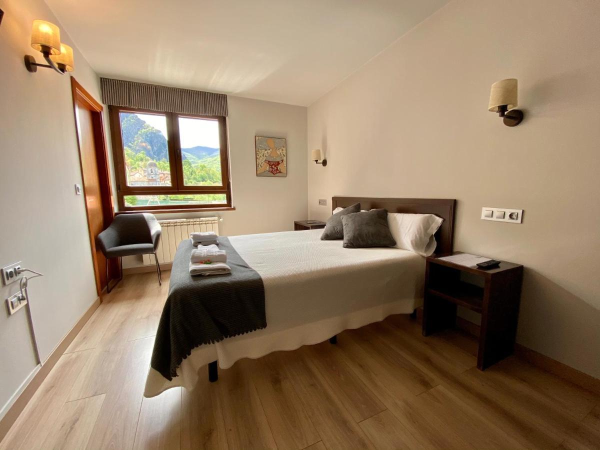 Hotel La Cuna Del Sella Oseja de Sajambre Exteriör bild